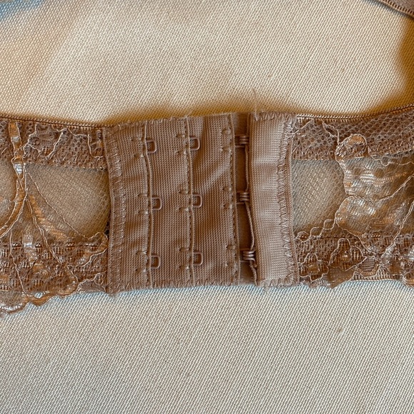 Rene Rofe Tan/Nude Underwire Lace Push Up Bra, Size 40C. - Picture 5 of 6